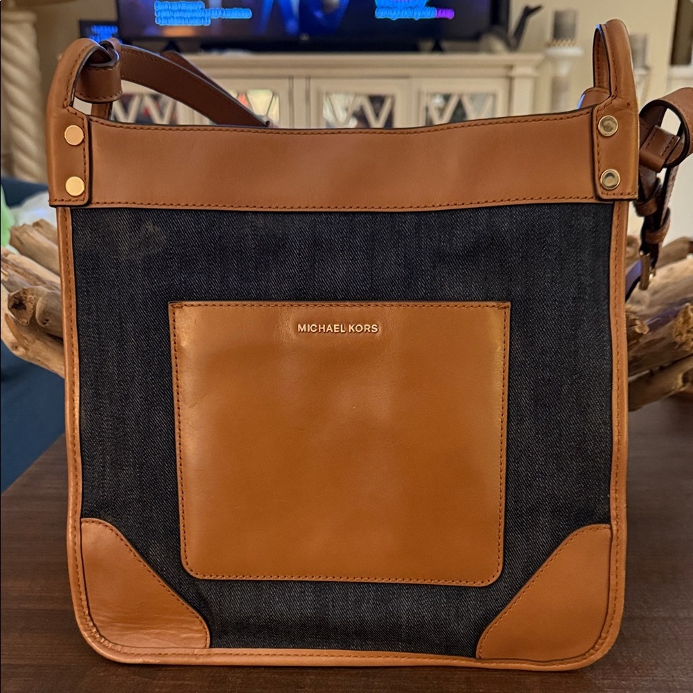 EUC Michael Kors Sullivan LargeNorth South Crossbody Bag